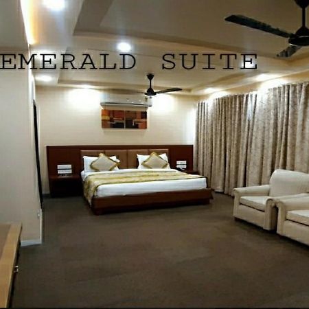 The Emerald Club ,Раджкот Екстер'єр фото