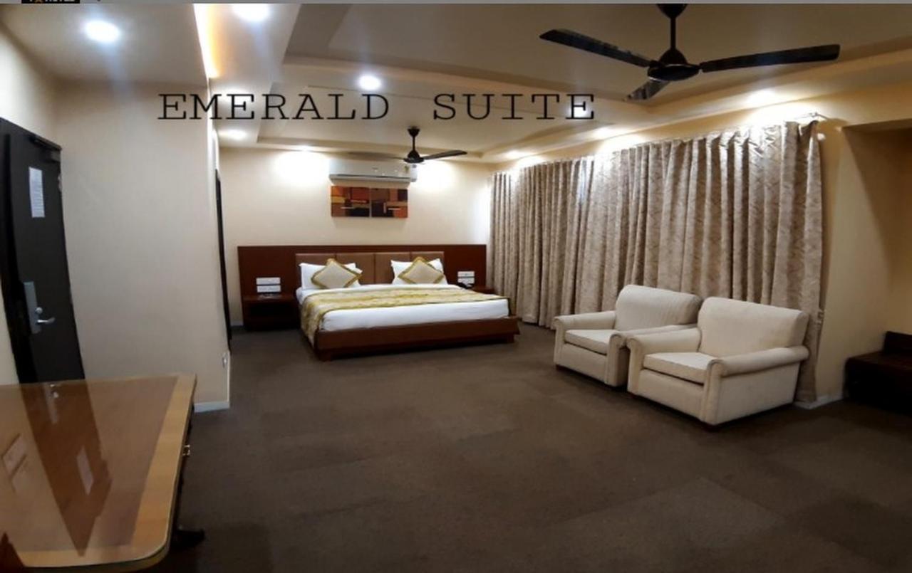 The Emerald Club ,Раджкот Екстер'єр фото
